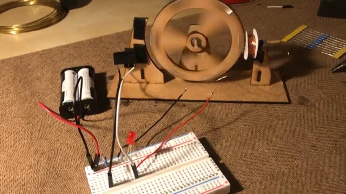 Embedded video: Brushless motor with reed relay: test from battery